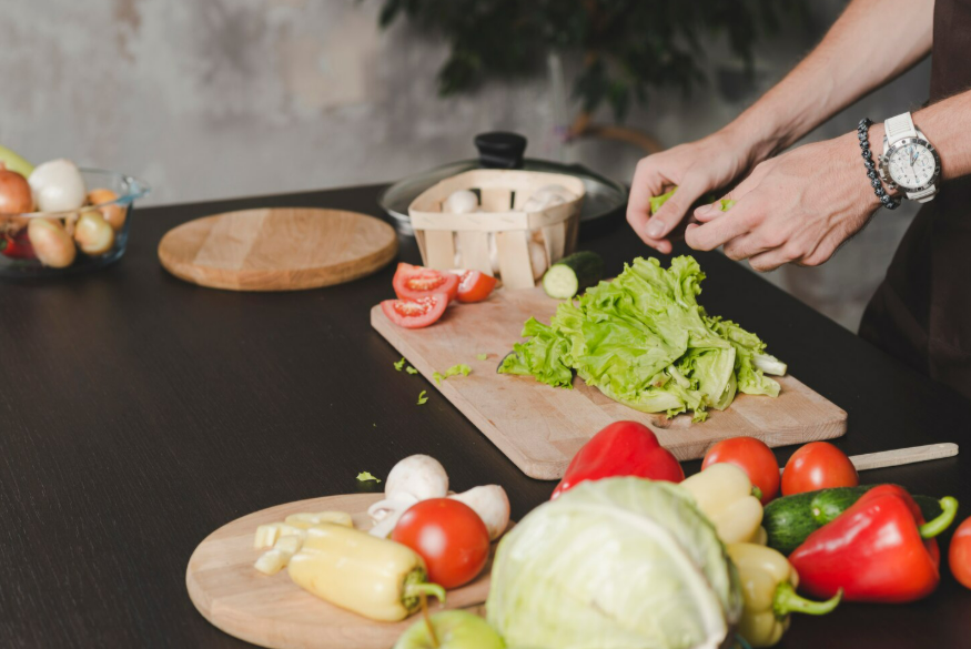 Cocina y preparación de comidas caseras para hombres